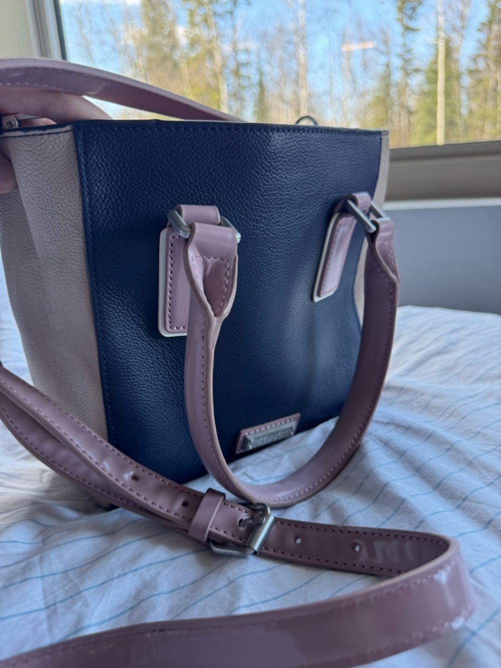 BCBGMAXAZRIA Colorblock Tote Bag in Navy, Beige & Dusty pink - Picture 2 of 5